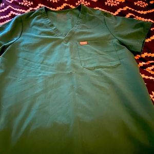 Figs Womens Hunter green one pocket top Size XL